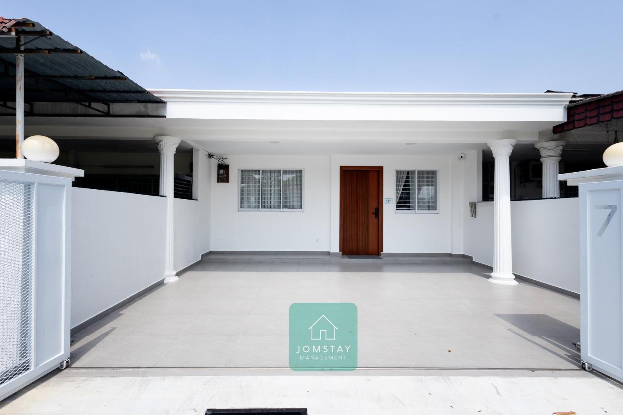 Jomstay Muji 19 & 7 Inn Ipoh Garden 8-10 Pax Exteriör bild