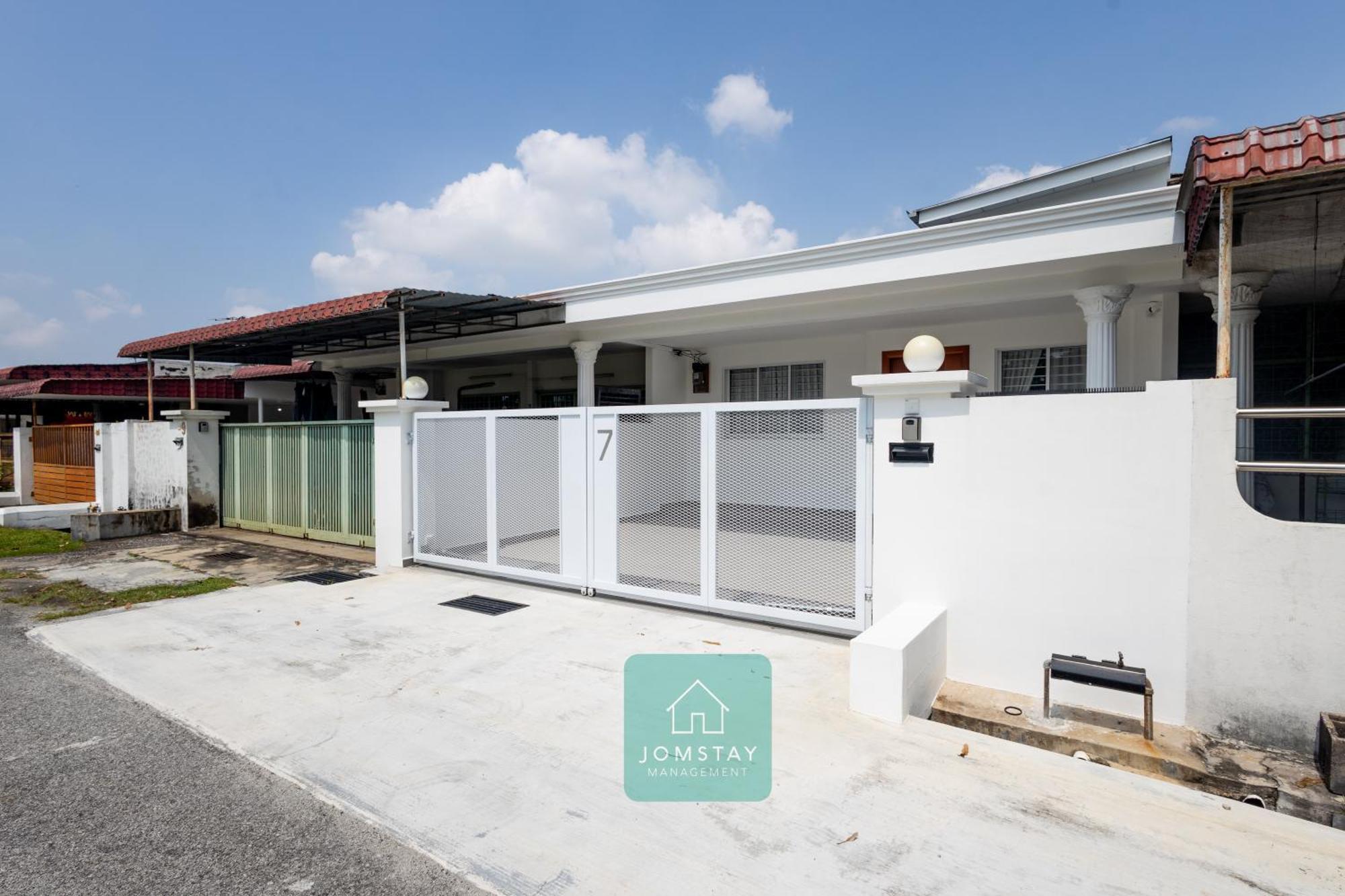 Jomstay Muji 19 & 7 Inn Ipoh Garden 8-10 Pax Exteriör bild